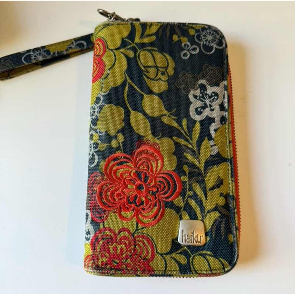 Haiku Zip-Around Wallet Wristlet Green Floral Embroidered Organizer